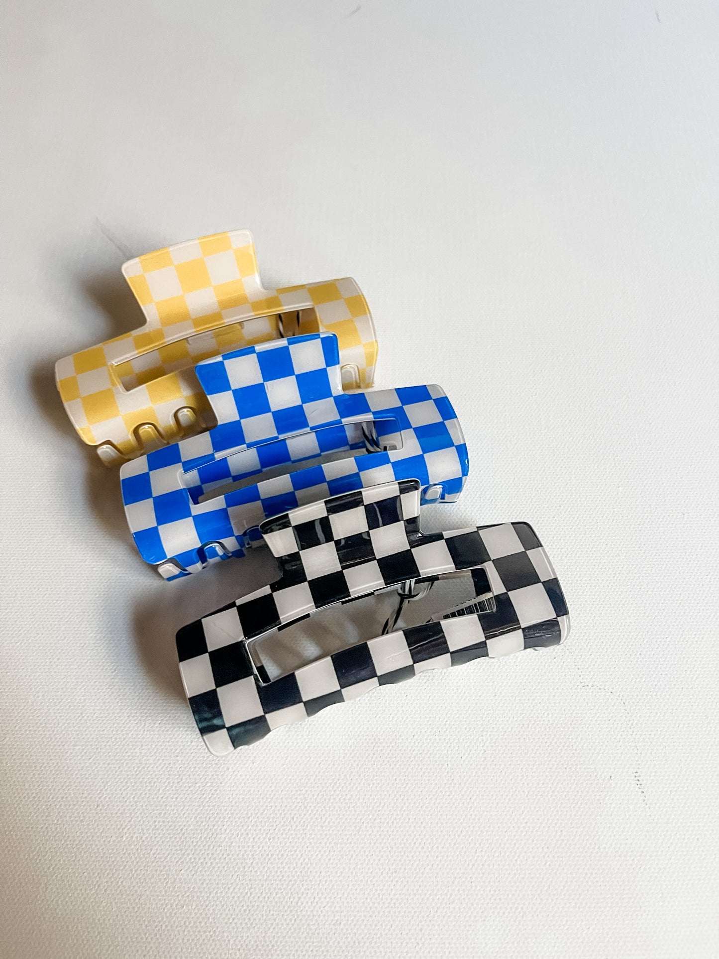 Checkered claw clip